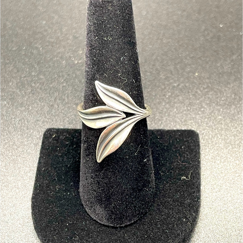 James Avery retired three leaves ring